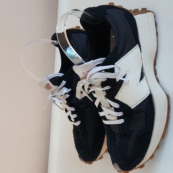 New Balance 327 Black and White Sneakers Size 6.5 EU 37 - Picture 5 of 13